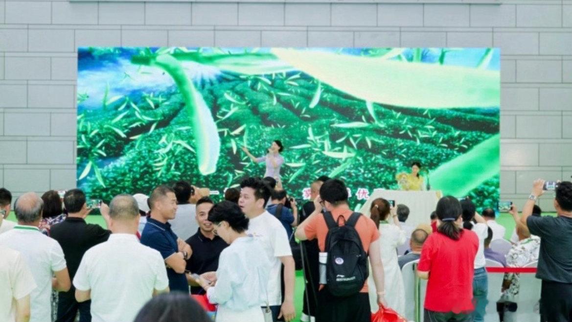 台州天台以茶牵线开拓长三角市场 天台山云雾茶亮相宁波茶博会，甬台携手拓市场，以茶