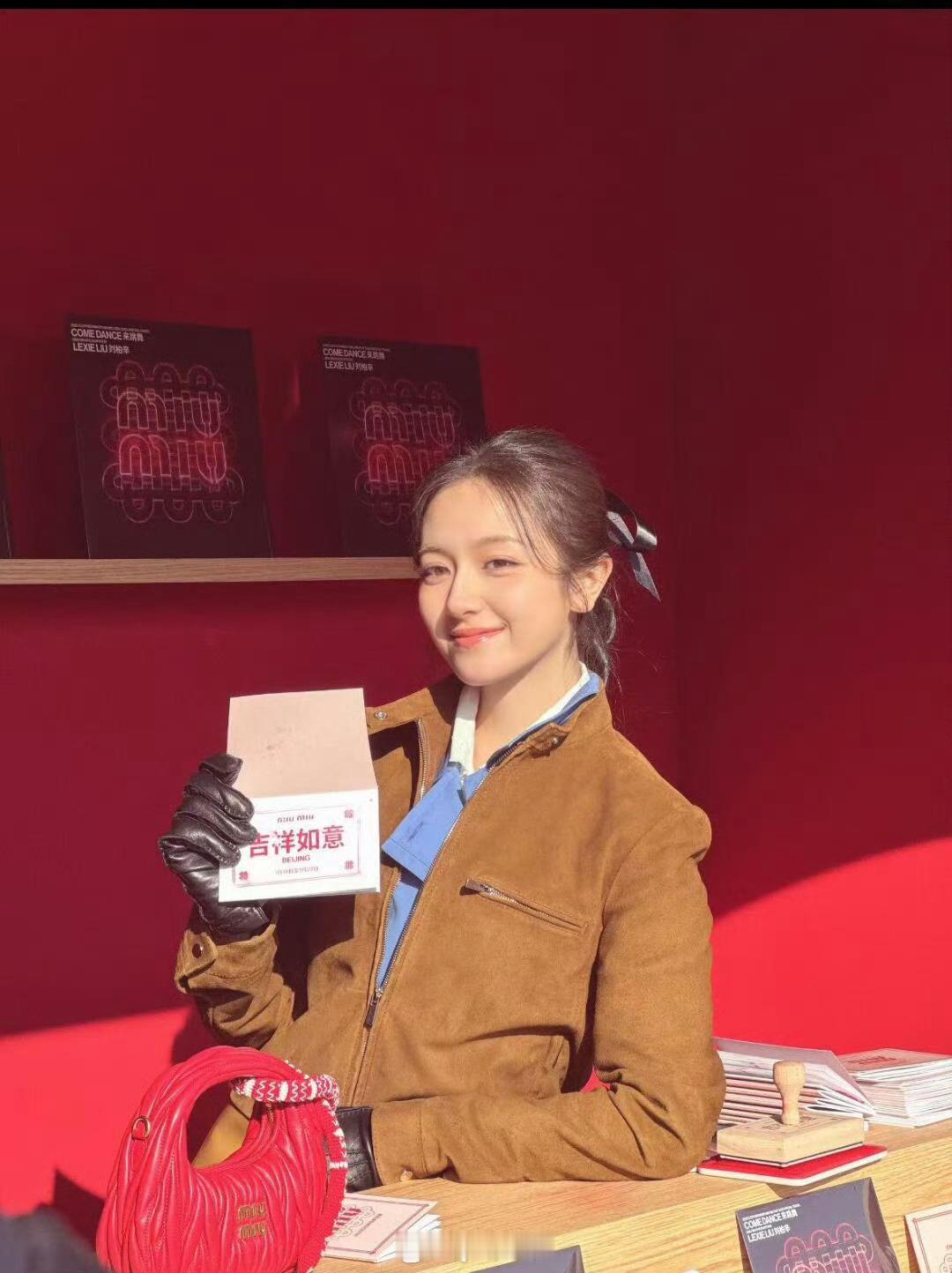 李兰迪Miumiu 兰迪现在越来越明媚了，以前还是小学生感现在大变样！ 