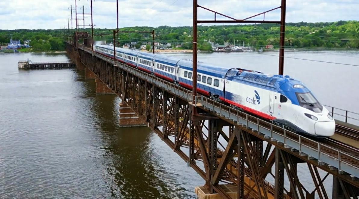 美国花23亿美元搞换新高铁，结果等了四年盼来的新车，跑起来比旧车还慢！
 
这听