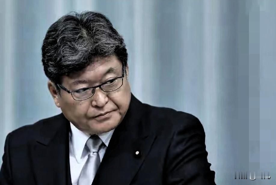 高市早苗这波“组团窜台”简直是明火执仗地玩火！

篡改教科书的萩生田光一刚见完赖