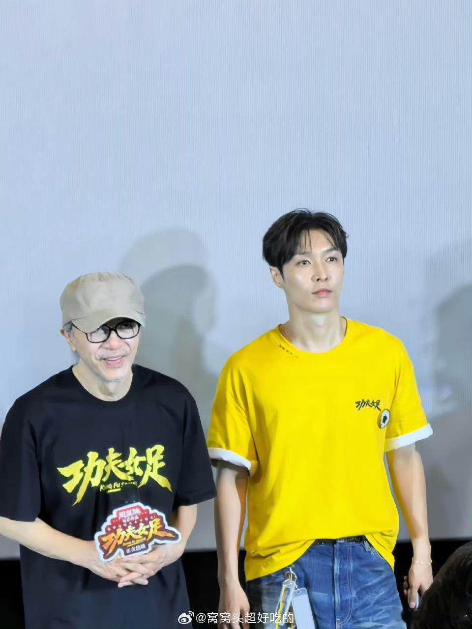 张艺兴手语回应听障影迷表白张艺兴手语与听障粉丝交流梦回不说话的爱谁被张艺兴的温柔