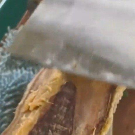刷到北京那位女士磨刀割火腿受伤的事，看得我都跟着揪心。本来是想处理个火腿吃，磨完