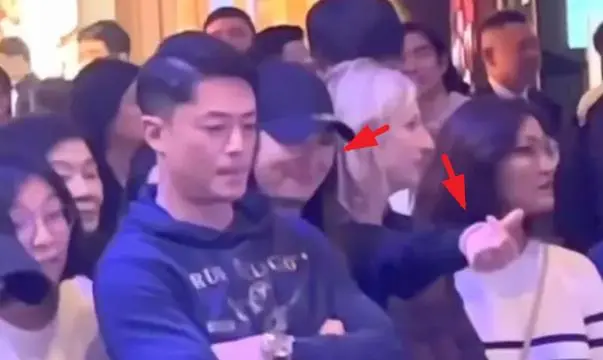 林心如霍建华看7岁女儿跳舞，霍建华鼓掌