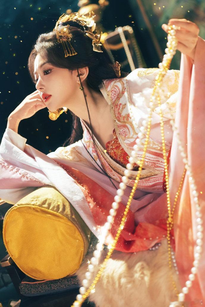 孔雪儿昭阳公主纸醉金迷写真孔雪儿昭阳公主纸醉金迷写真，好美好贵气！孔雪儿昭阳公主