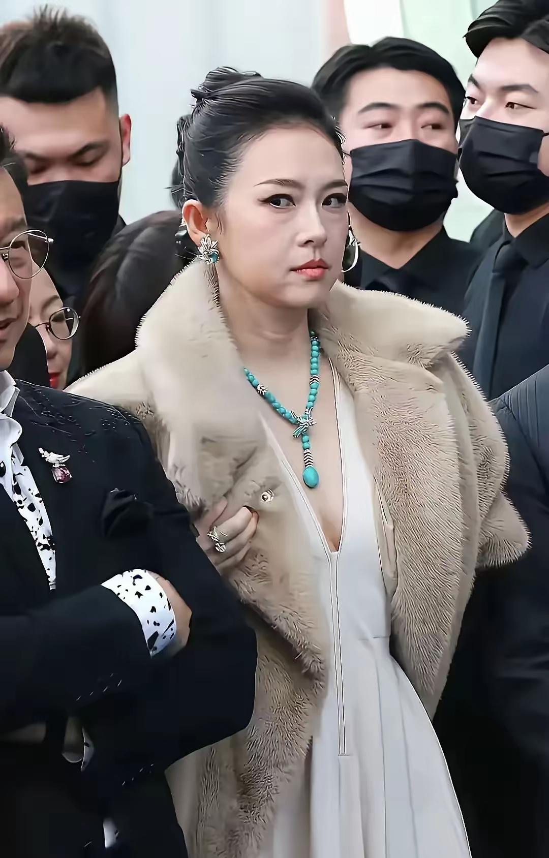 章子怡是很优秀的演员，但是，她的公关能力，真的不是太强，
这导致关于她的负面消息