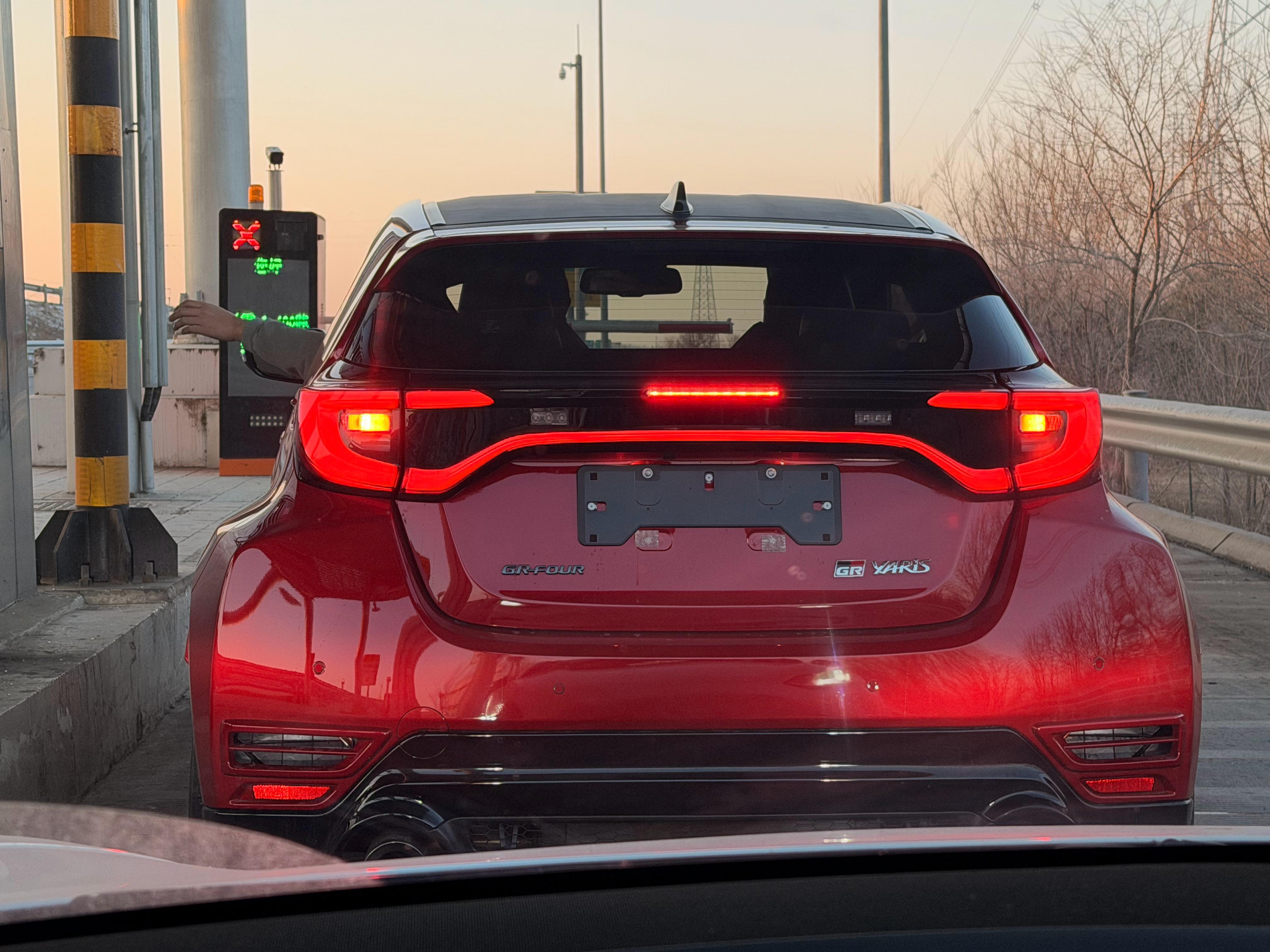 GR雅力士开上了，感觉北京的雪还是下的太少了化的太快还没来及玩就化了三缸1.6T