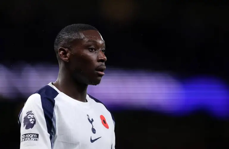 热刺跟队记者Jay Harris，穆阿尼今天接受专家检查，以评估他的下巴伤势。 