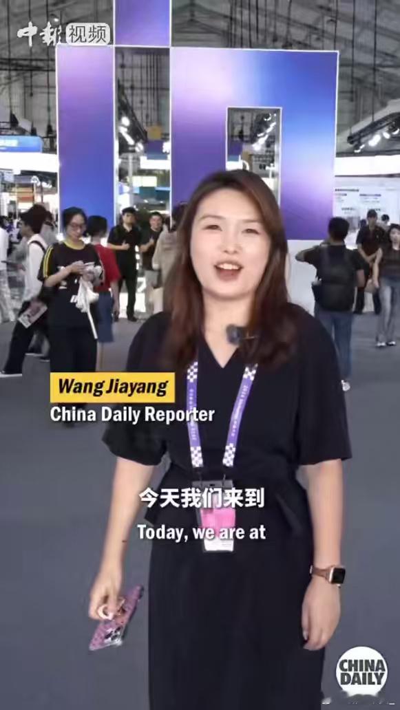 外国人逛中国科技展怀疑穿越了AI早已不止对话框，落地生活产业，构成蓬勃的AI新经