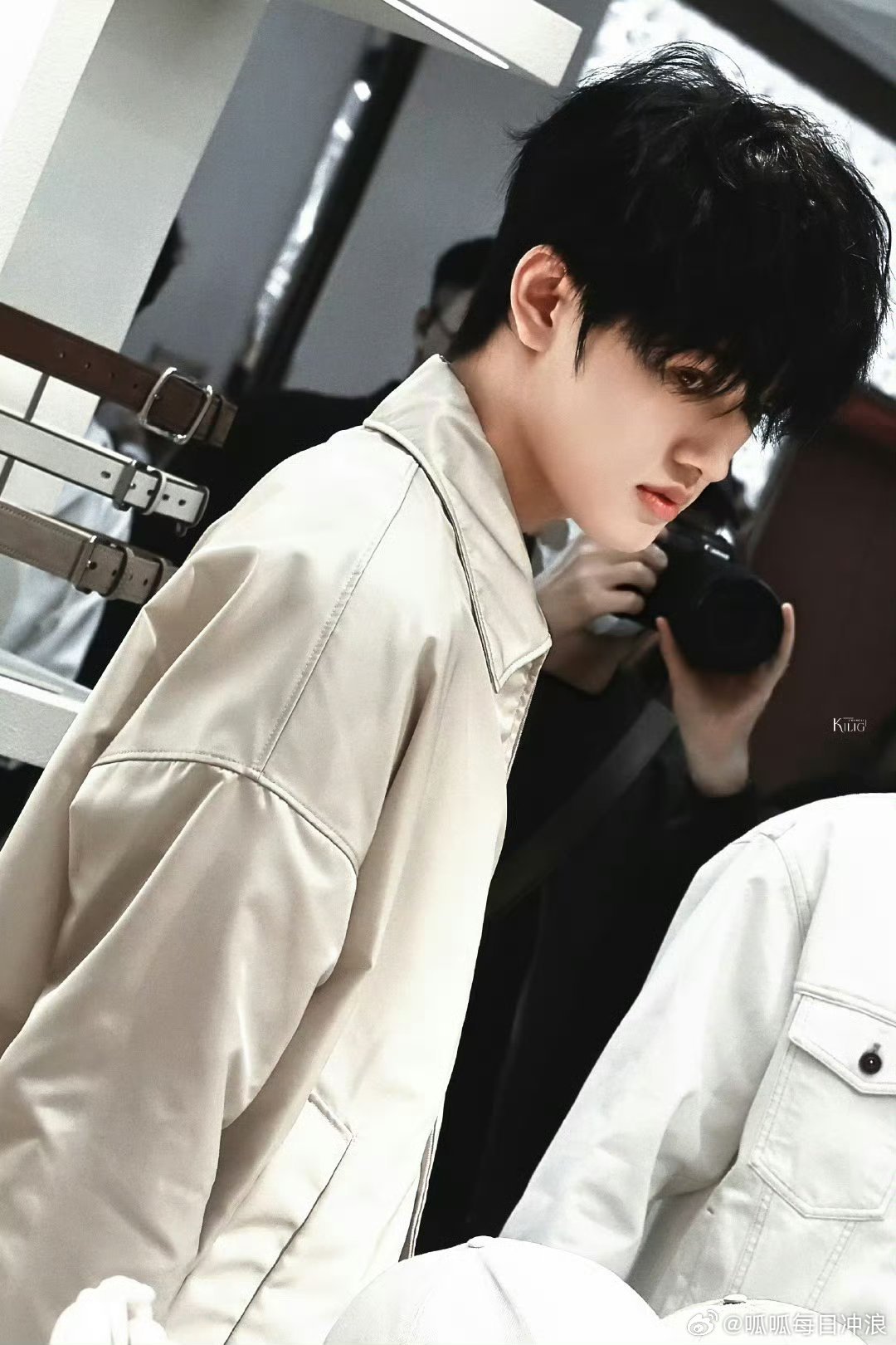 TOP登陆少年：朱志鑫、张泽禹、张极、左航、苏新皓亮相北京PRADA快闪活动现场