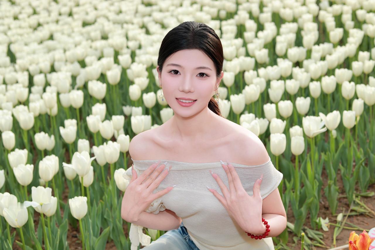 太原人像摄影约拍跟拍郁金香花海 花海里的白月光穿搭 初夏穿搭 晋阳湖郁金香人像原