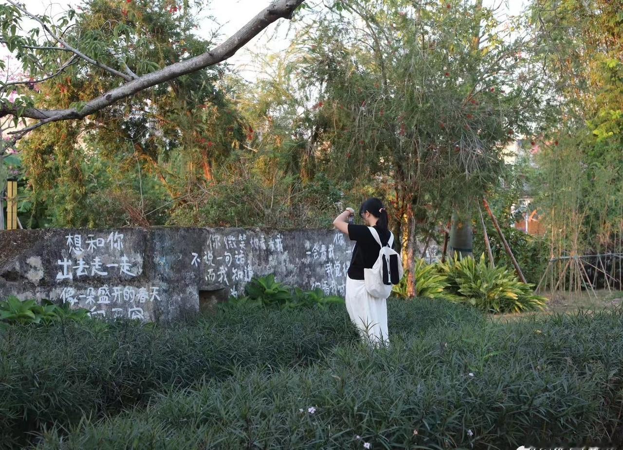 网页链接但是现实生活中，他对我会更多一点疼。他的经济条件比较差，没有办法端水。所