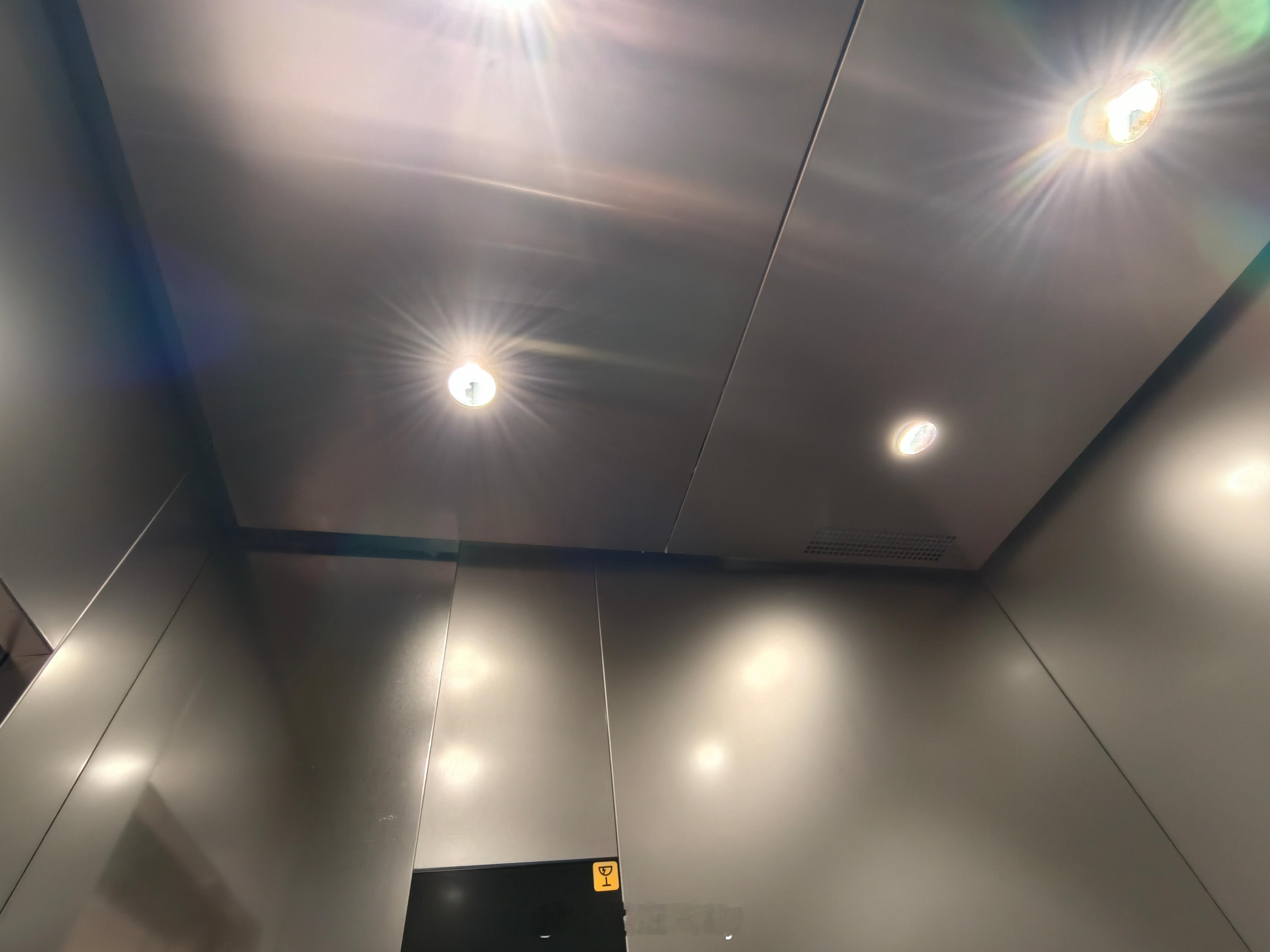 【猫的摘镜之旅 第4篇  术中+术后】   想说的是近视眼手术是个手术，是很严谨