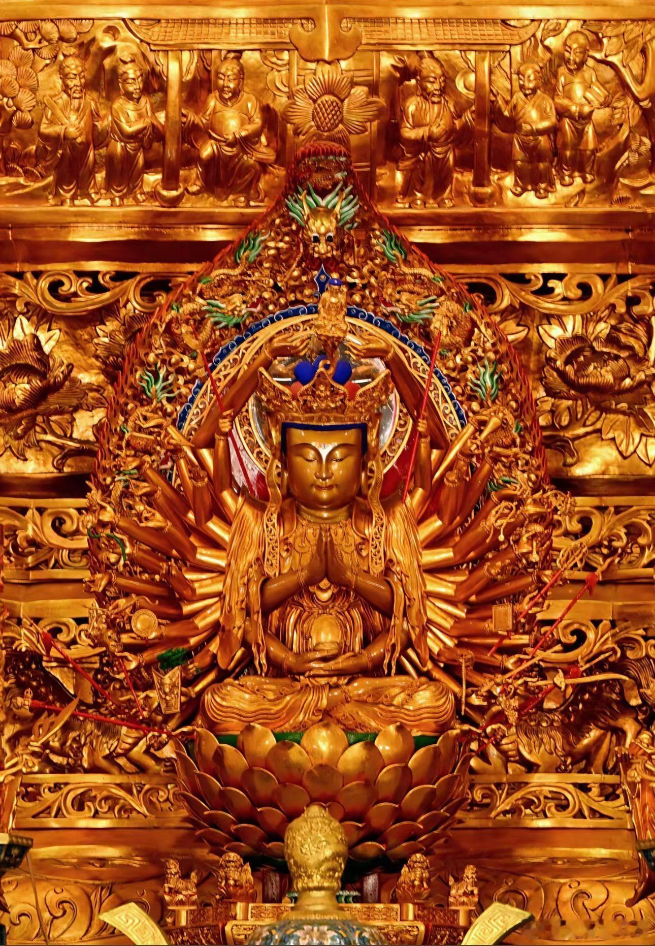 珍惜自己拥有的经常会欣赏其他花道家的作品，分析所用的花器和材料，看到精彩的作品会