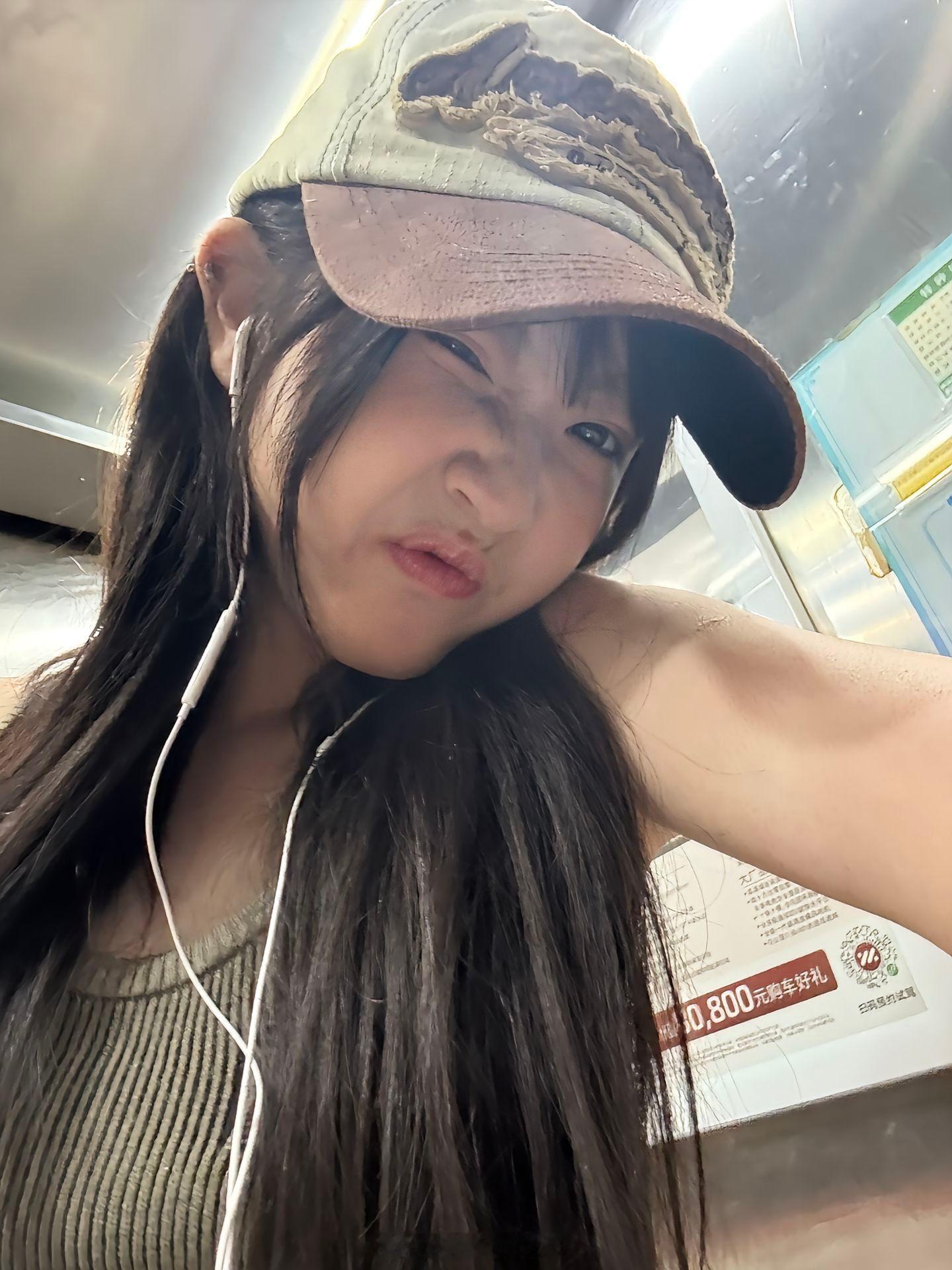 心里真的特别难受 被好朋友没缘由得疏离 我能感受到她对我越来越冷淡 然后我就更主