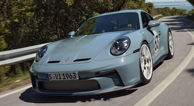 #大v聊车# 【9月28日亮相 保时捷911 S/T官图发布】日前，保时捷官方发