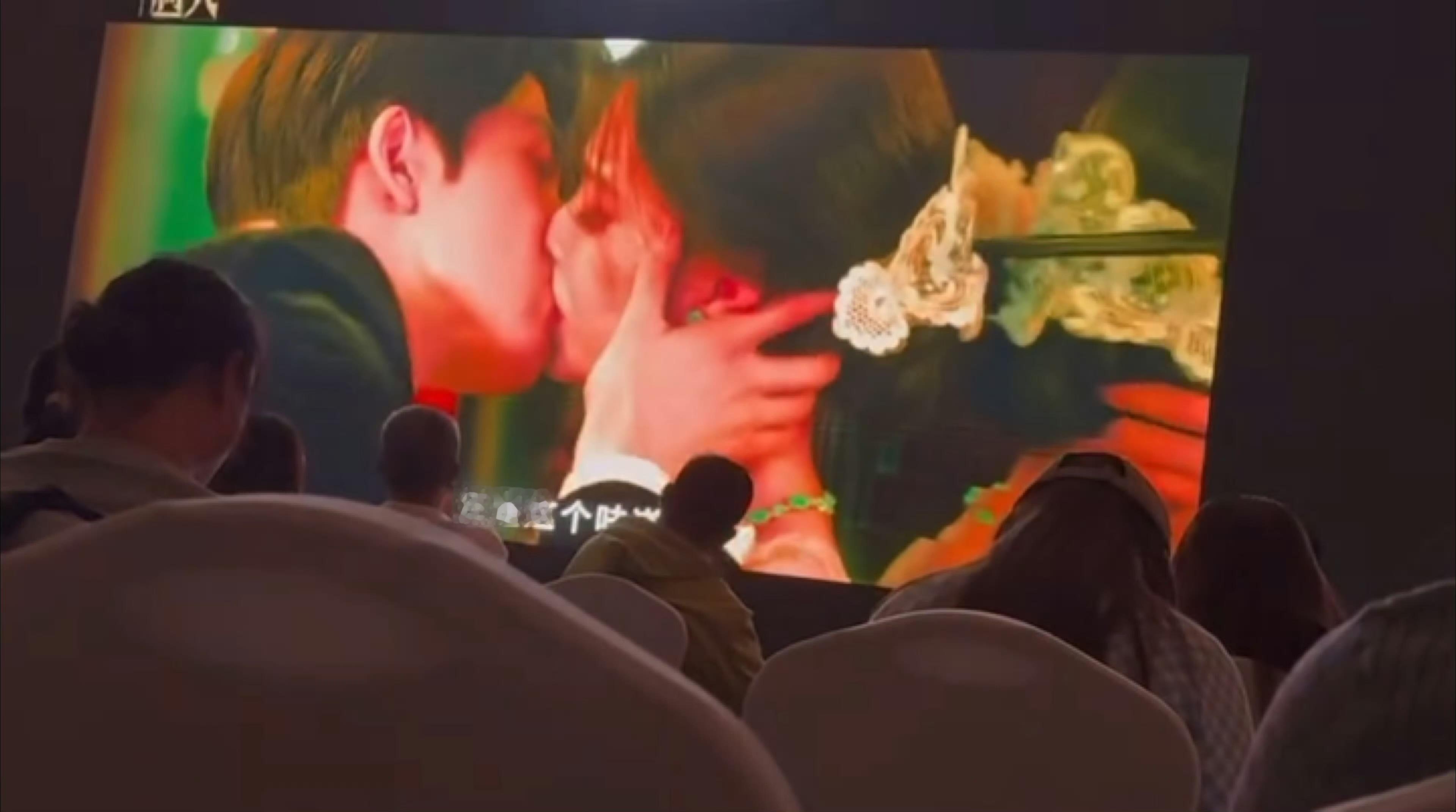 哈哈哈，我看到网友锐评这一秒过火张凌赫和王楚然吻戏，内娱有自己的横屏短剧三年了，