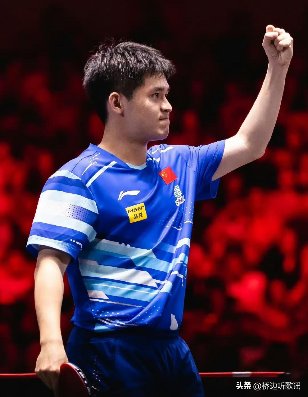 昨天新加坡林诗栋那场球
大家是不是也发现了一个细节
就是比赛结束后，教练王皓一反