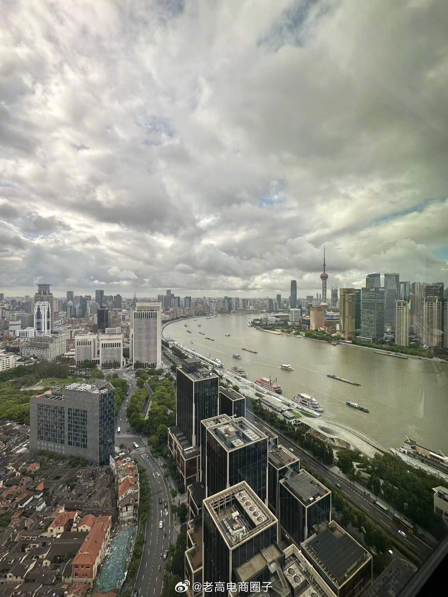 游学复兴集团，旗下一批上市公司，郭老板用哲学来经营企业，构建商业帝国，懂哲学的老