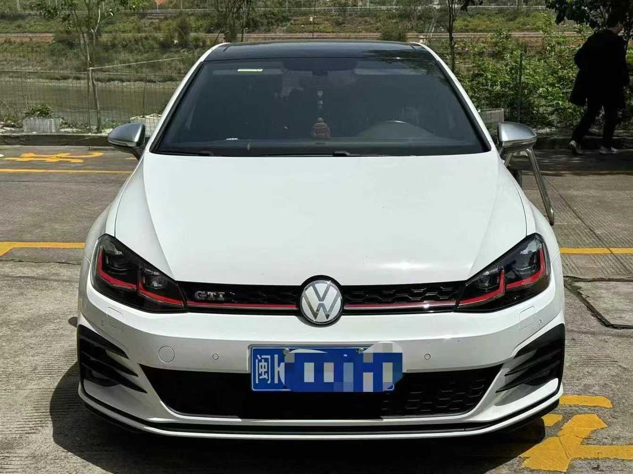 二手GTI价格崩成这样，该抄底还是该跑？
 
兄弟们，今天聊聊二手车市场的硬通货