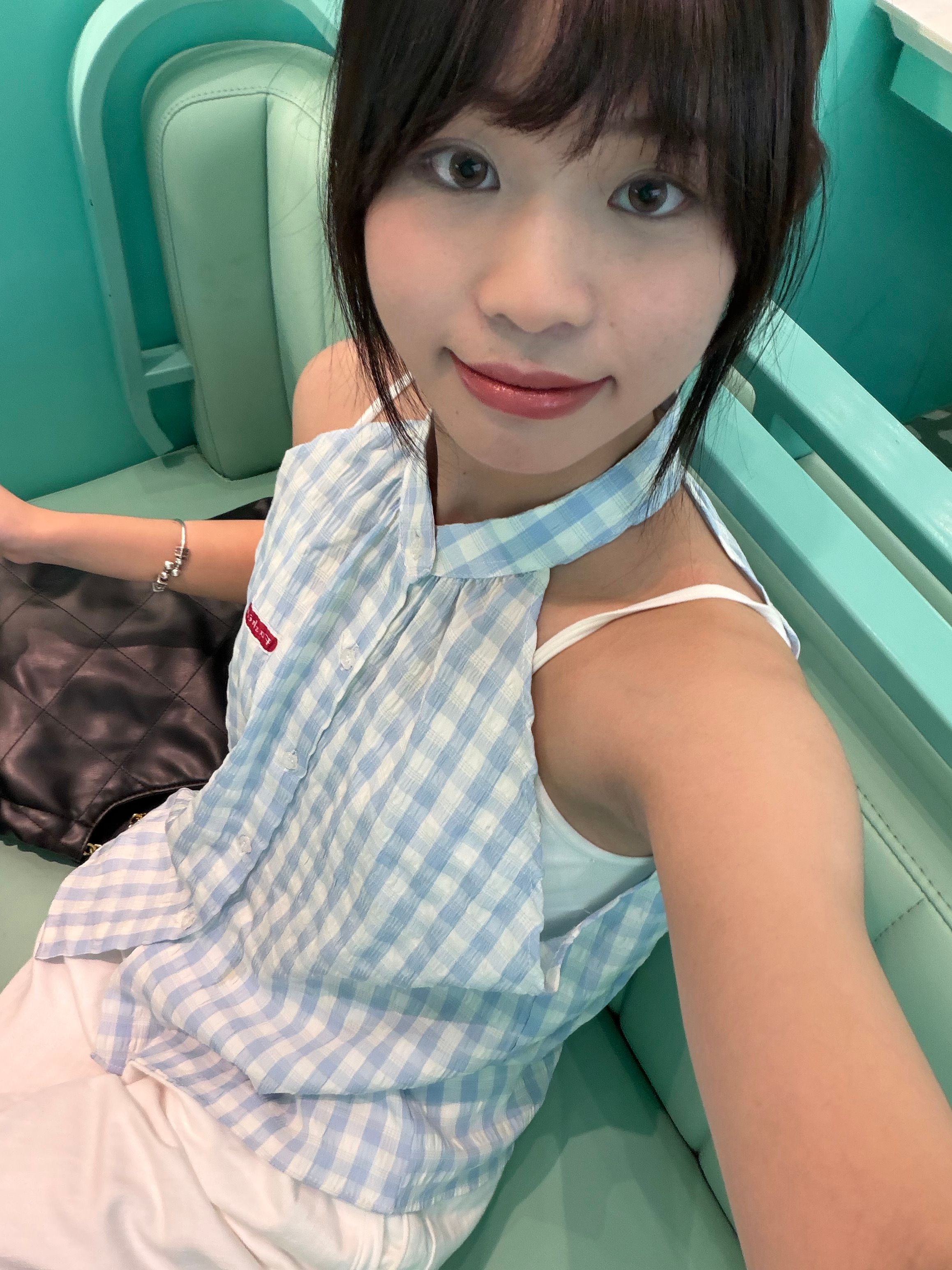 今天和NXB 一起吃了火锅聊了天 感觉在一起玩 什么烦恼都没有了 果然好朋友是生
