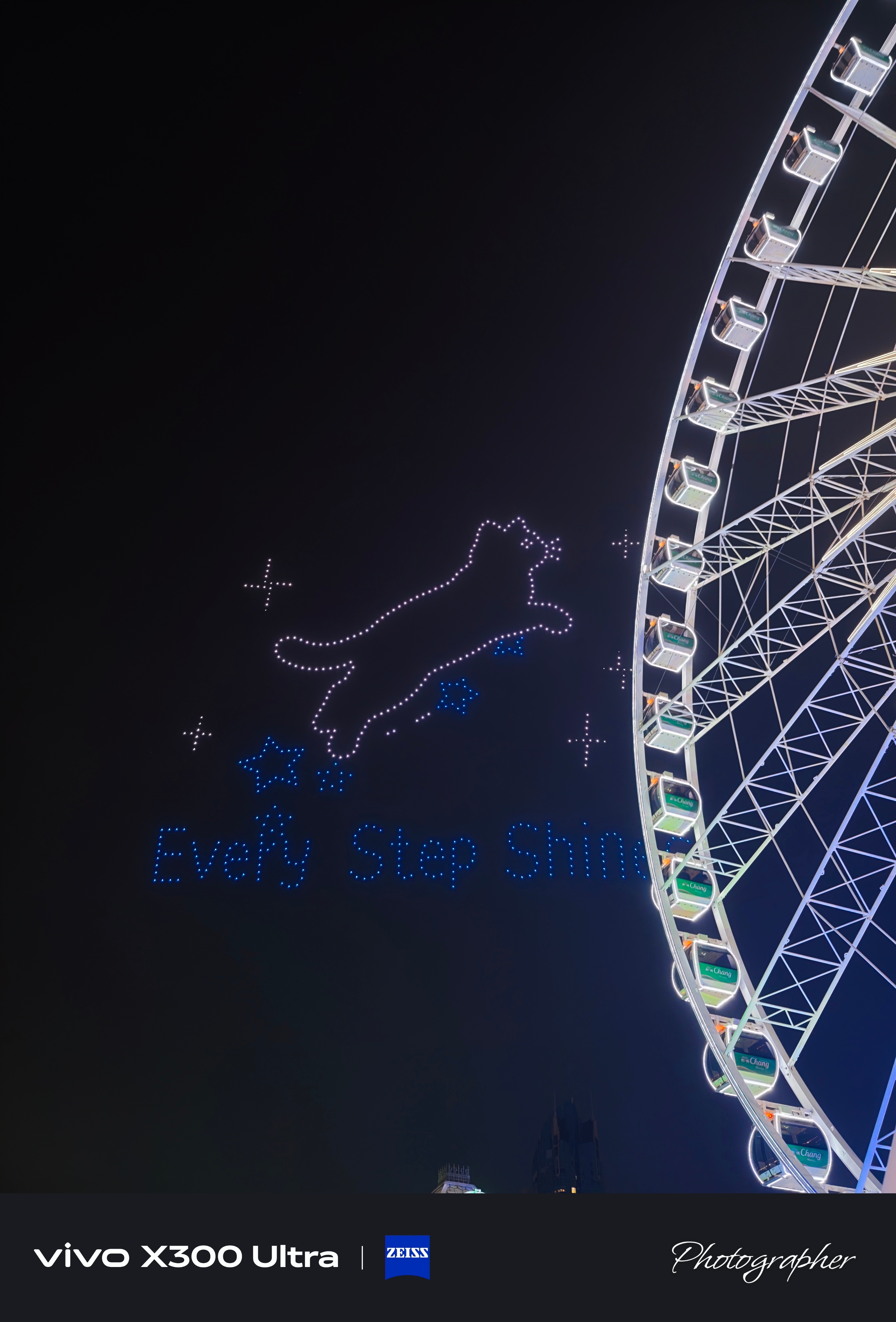 今天在曼谷的码头夜市碰到有无人机应援，看见粉丝都在拍，我也赶紧用X 300U拍了