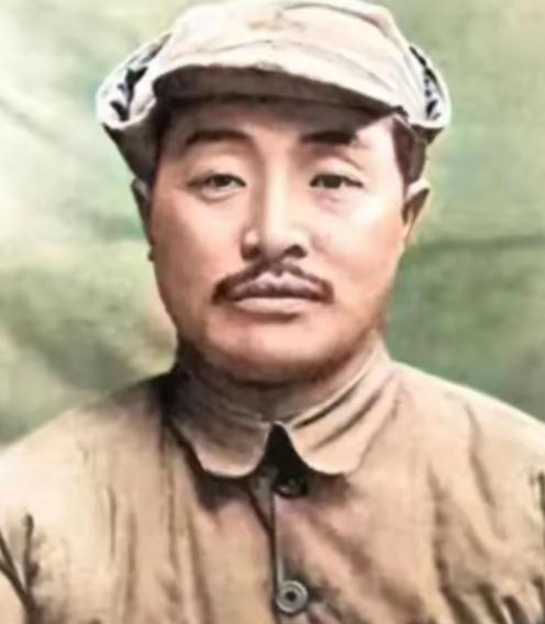 1939年，贺龙打算提拔自己的老部下担任旅长，上报之后，伟人却突然反问一句：那个