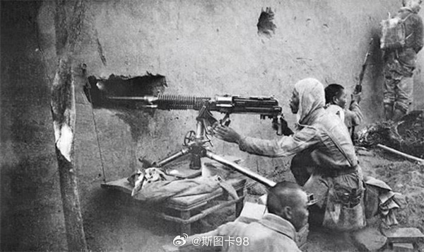 【老照片】1942年冀中八路军某部反扫荡作战穿着便装，依然判断是八路军，而不是游