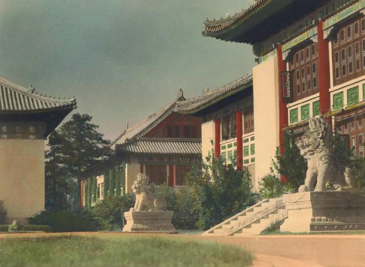 创办于1916年的燕京大学，曾是国内规模最大质量最好的学校。
1928年哈佛燕京