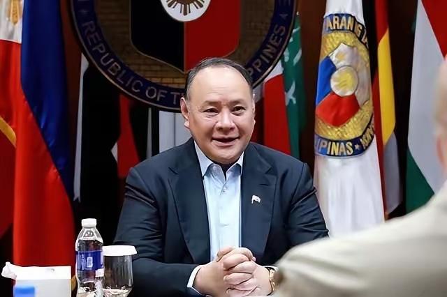 仁爱礁被当场拦下，菲防长憋了两天，第一句话就把日本“抬”出来了。

9月24日，