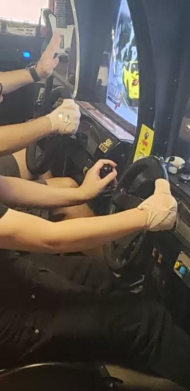这也太认真打游戏啧，还真上死亡胶布头文字d ​​​