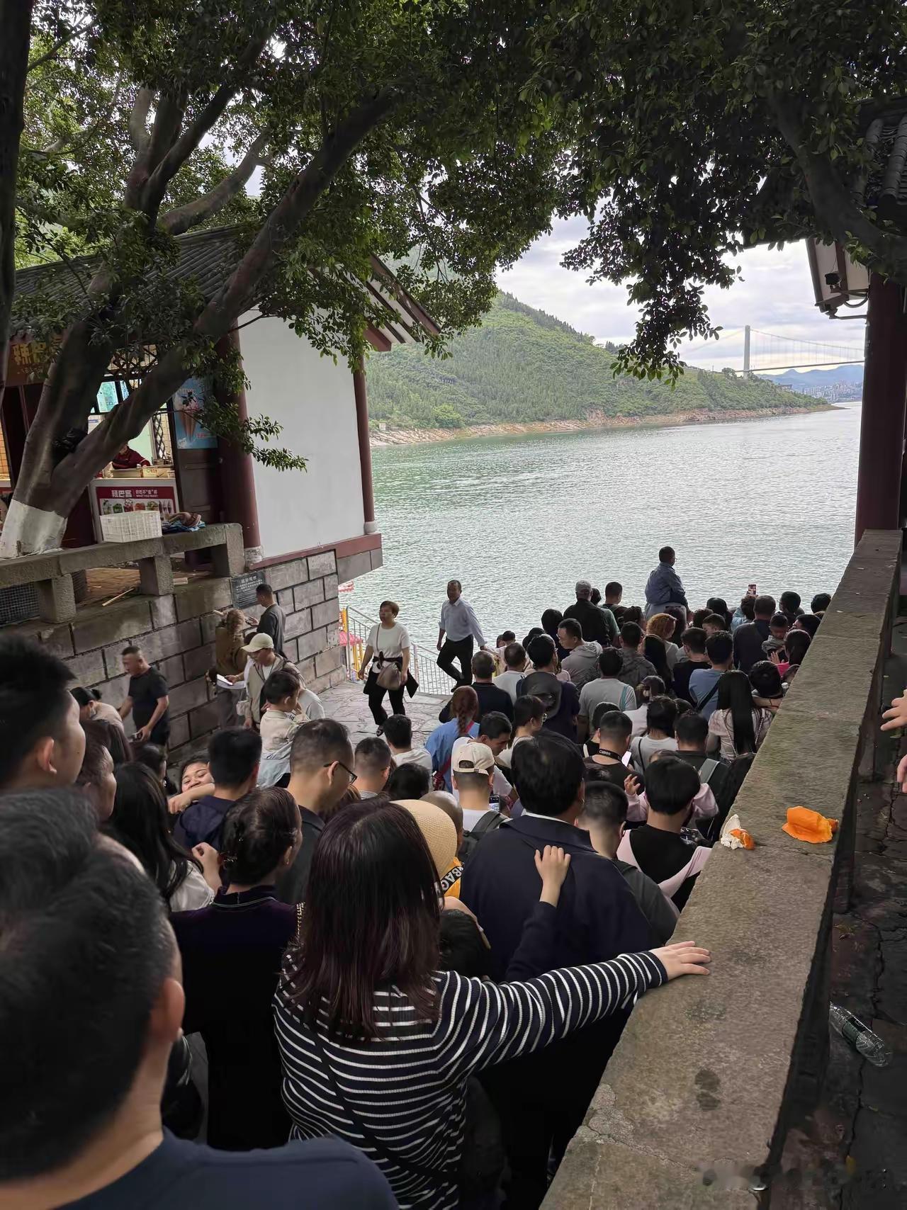 五一“跟风”去了重庆白帝城，体验感是真的差劲，人真的太多了，感觉要被挤爆了，地方