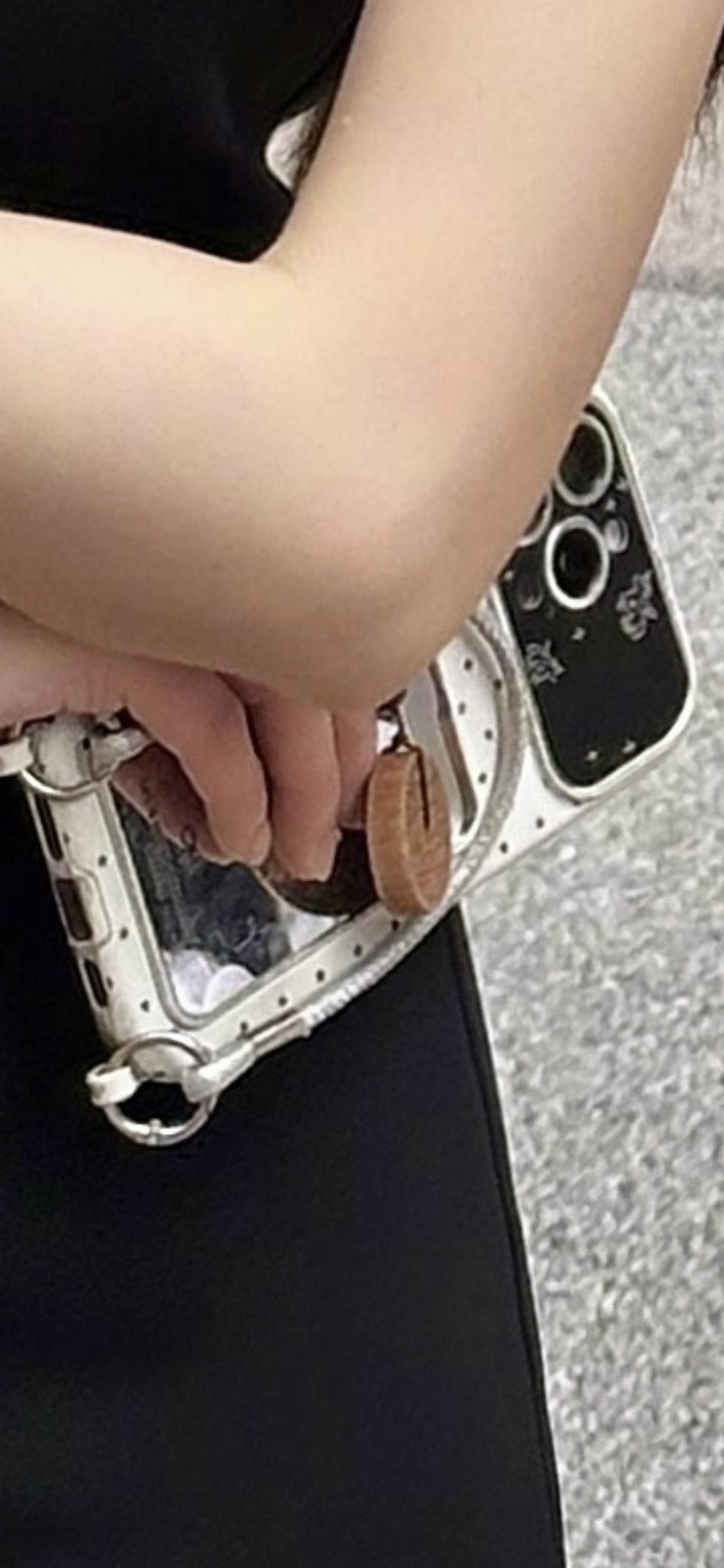 消费升级，香港满大街随处可见iPhone 17 Pro Max！ 