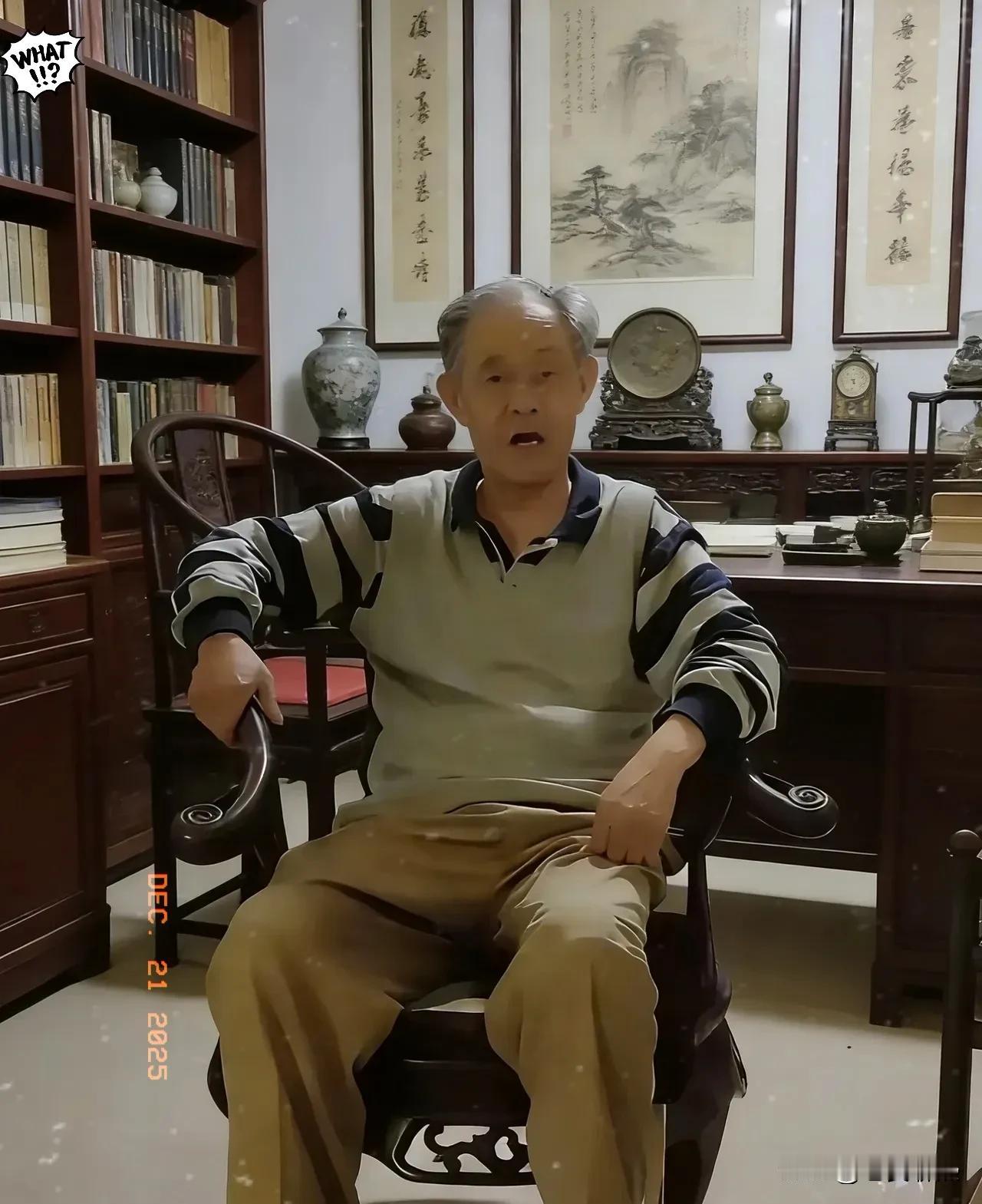 南京博物院原院长徐湖平一张居家照，引发轩然大波。照片里，徐老爷子自称八十一岁身体