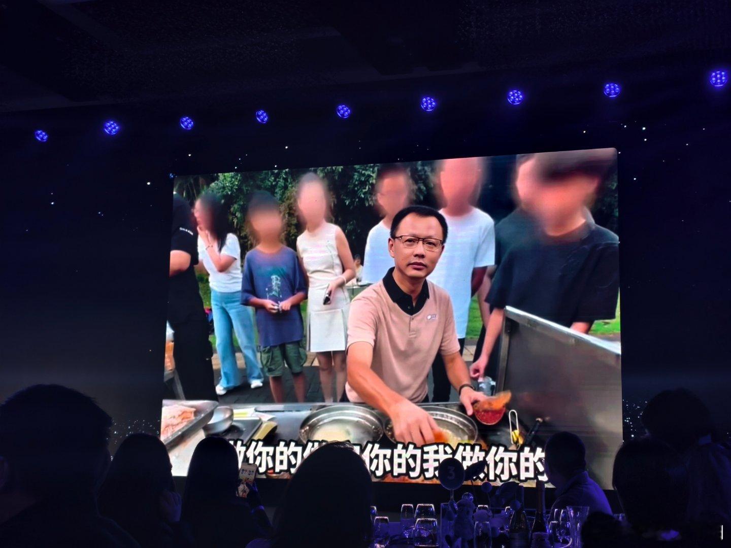 凯哥确实多才多艺，上次广州和高歌两曲，还有首粤语歌《海阔天空》。今天又来了场脱口