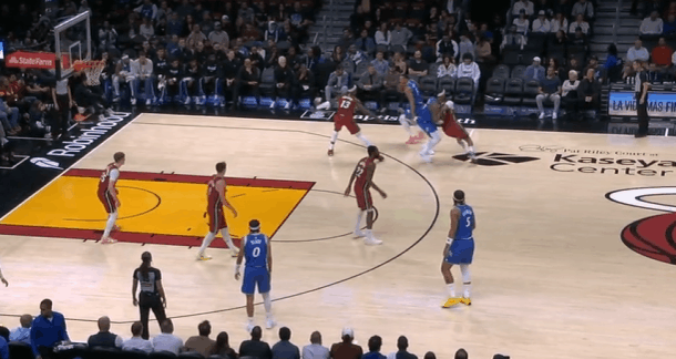 布莱克观察：26+7+5&4断2帽，全面贡献助魔术取胜P1边线球回合，布莱克右翼