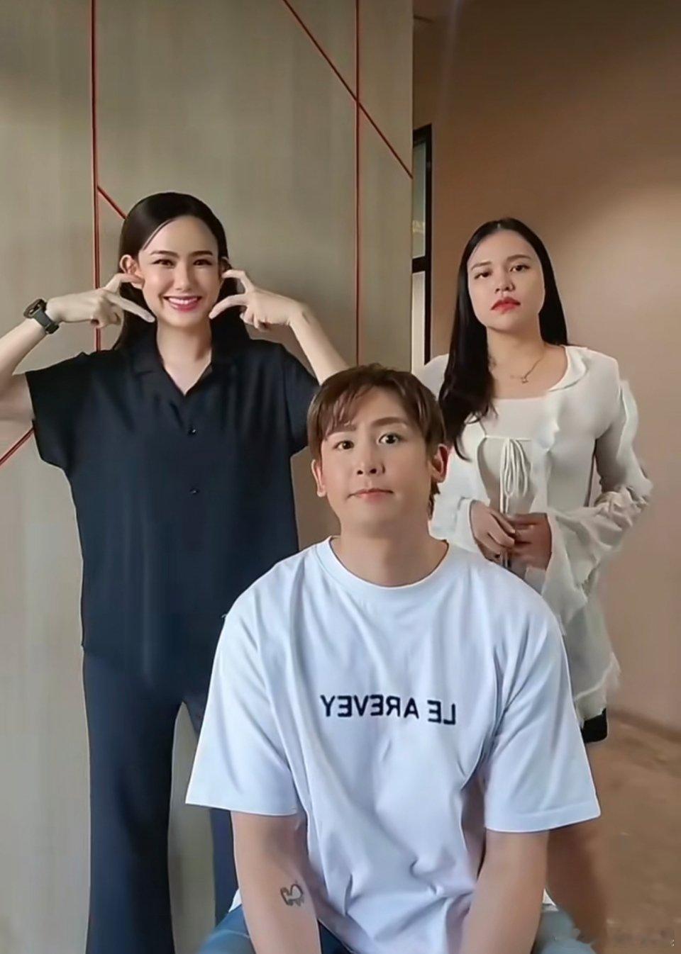 尼坤胖成黄磊了尼坤，你还记得你之前长啥样吗？我滴娘嘞，现在胖成这样真的不敢认啊，