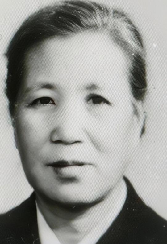 1929年，地下党傅玉真得知新婚丈夫叛变，她痛苦不已，过了几日，还是决定除掉他，