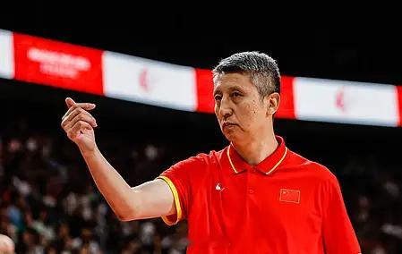 郭士强：我们攻防两端都做得不够好。我不给自己打分，也不给任何队员打分。我可以告诉