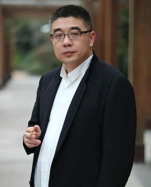 复旦大学 钱文忠教授说：
“年轻人一定要对钱有概念。
一杯奶茶20块钱，
相当于