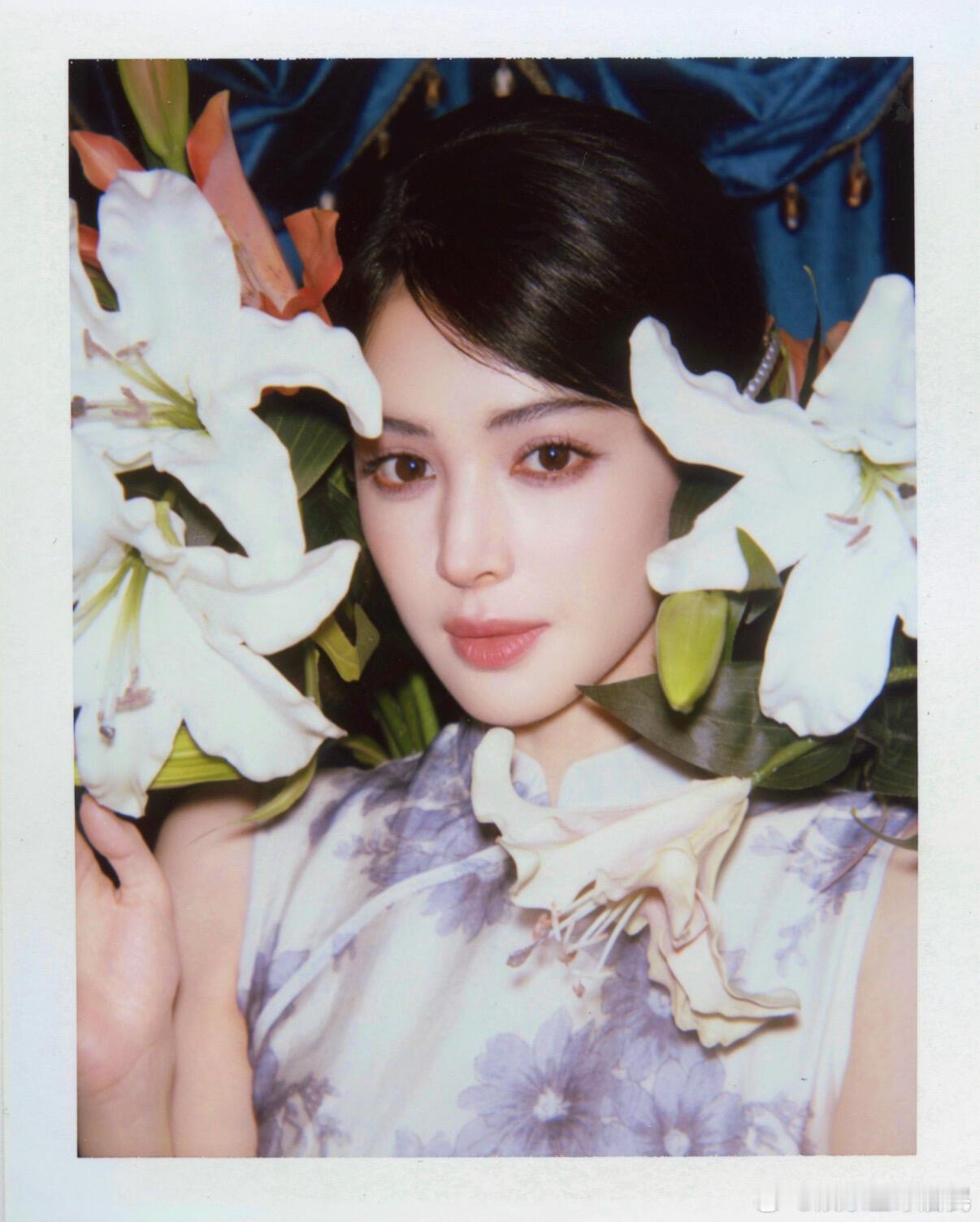 娜扎[超话]娜扎演舞厅皇后好有说服力 当百乐门的灯光打在她身上，那身剪裁得体的旗