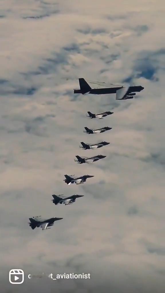 突发事件：美国空军 B-52H 轰炸机和海军陆战队 F-35B 战斗机在委内瑞拉