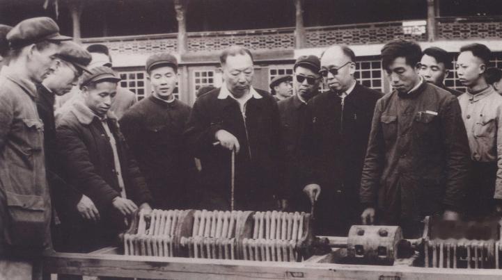 1960年3月，聂荣臻和罗荣桓两位元帅，响应毛主席号召，深入基层开展调查研究工作