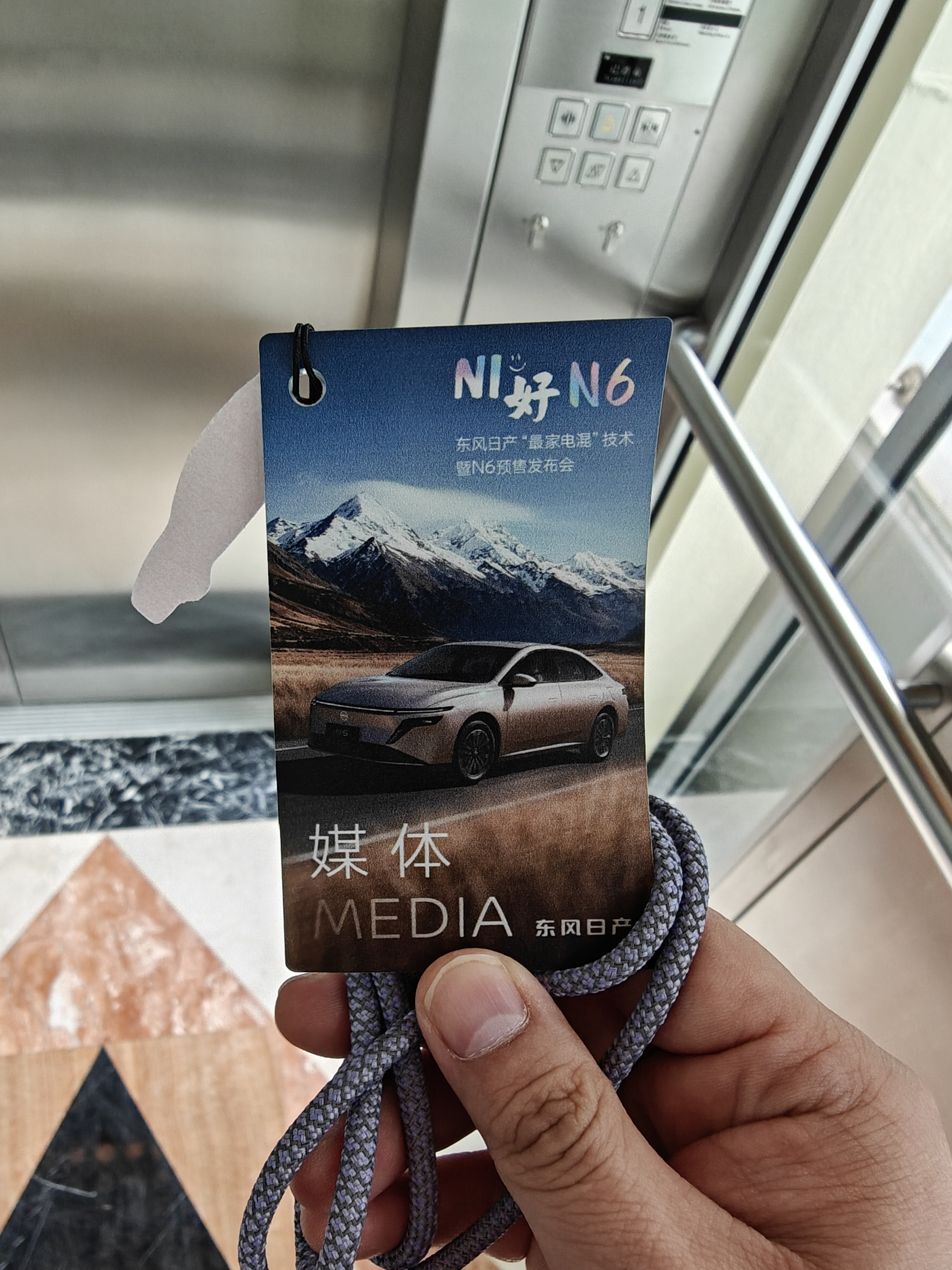 好像每次来广州都很特种兵三天睡8小时那种 