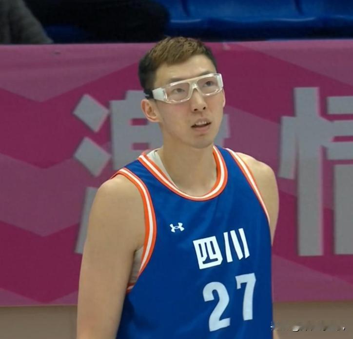 作为一个四川球迷，看到全运会上四川男篮统治级表现，对比CBA年年垫底的窘境，我觉