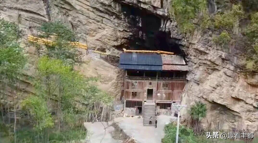 丰都藏百年岩洞老屋！四代人隐居深山，政府专门修6公里公路
丰都暨龙镇乌羊村老蛇溪