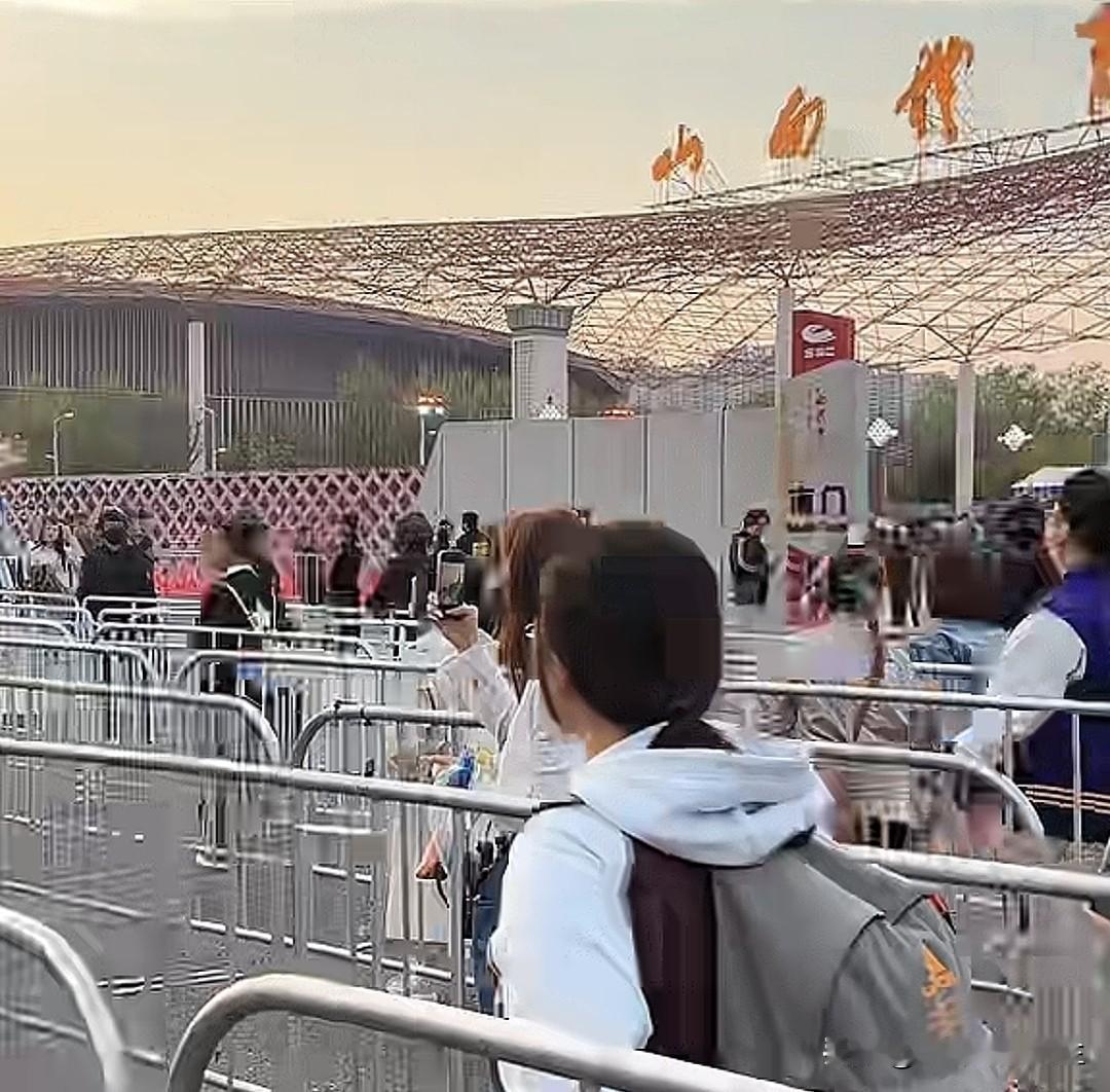 亲戚圈的真相太扎心了，别不信！

跟朋友聊天，她给我讲述了她的烦心事儿。

她的