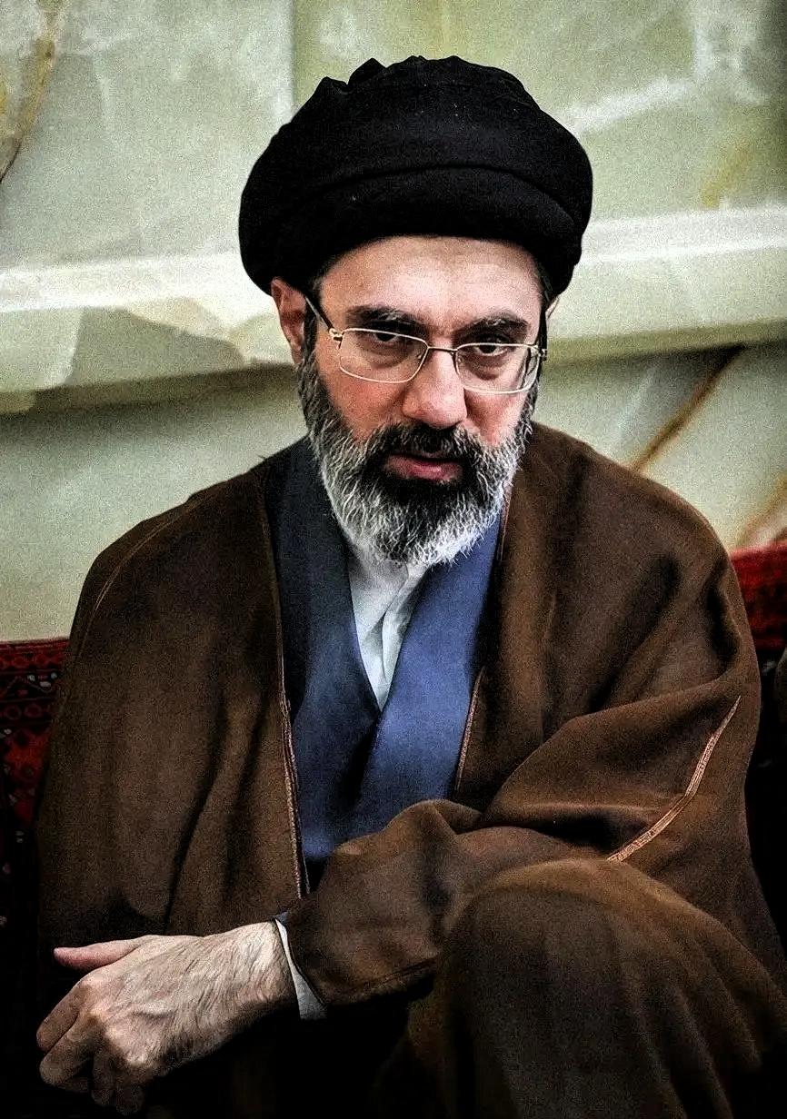 4月12日，伊朗警方通报抓捕50名间谍，通报中展示了被捕人员的装备，其中不乏卫星