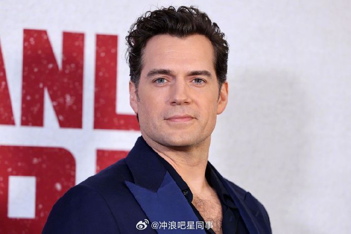 亨利卡维尔电影训练时受伤 亨利·卡维尔在为新版《高地人》电影做准备训练时受伤，该