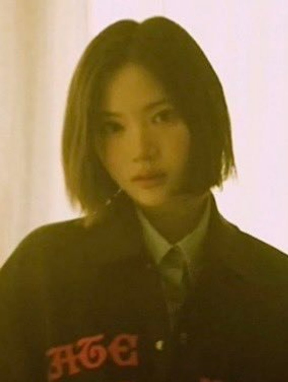 SM这个新女团的JIWOO团内疑似是队长，但是傻帽家队长永远干着最累的活受最多骂
