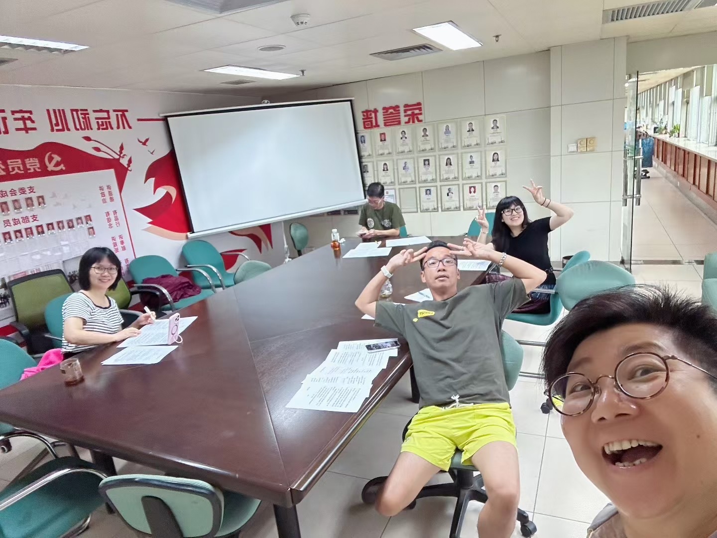 连陈戈都说我白了 ​​​